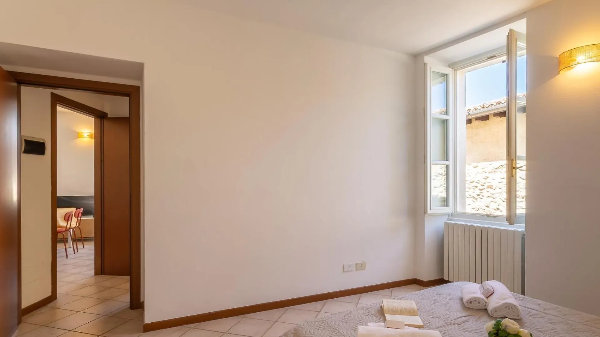 Lauri House Lakeview & Shared Pool - Happy Rentals San Felice del Benaco Italië