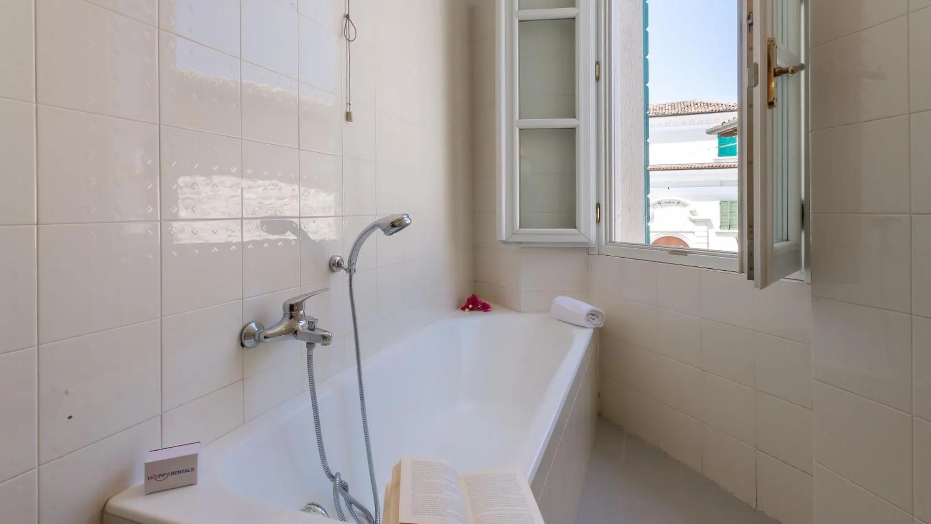 Appartement Lauri House Lakeview & Shared Pool - Happy Rentals San Felice del Benaco