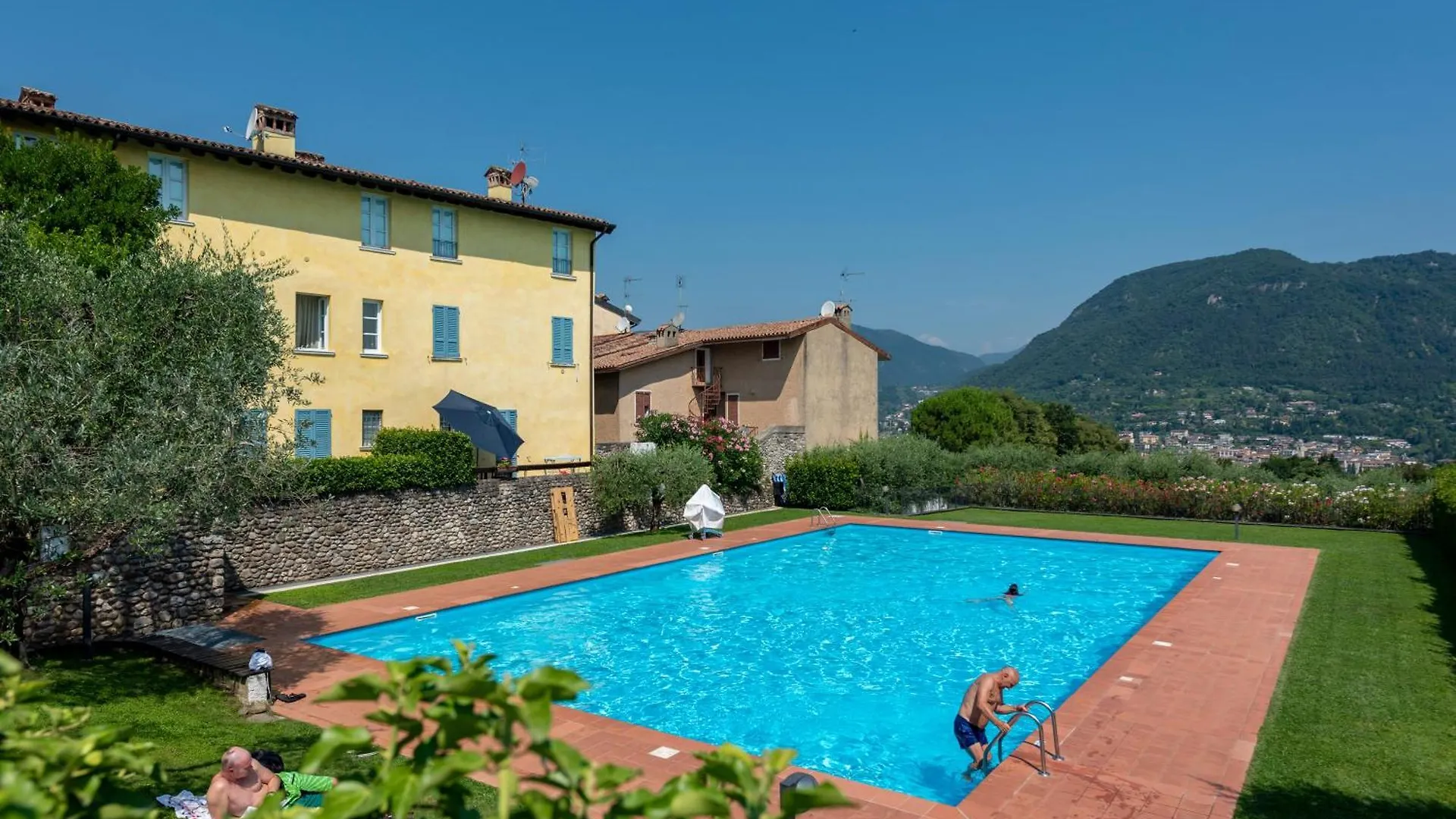 Lauri House Lakeview & Shared Pool - Happy Rentals San Felice del Benaco 0*,  Italië